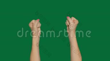 女子手握拳，起身.. 手势用手绿色屏幕，色度键